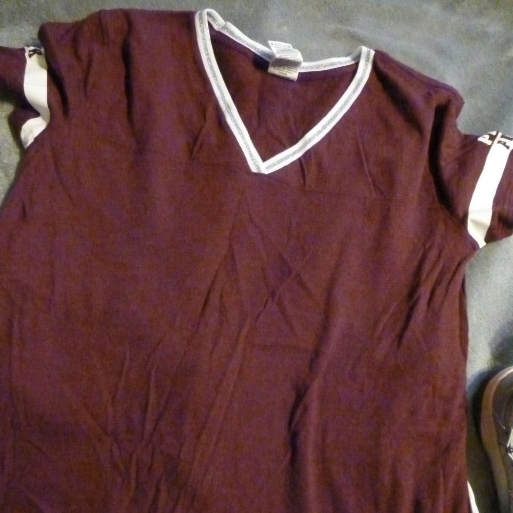 PINK Super Soft Burgundy V-Neck Tee NWOT | Size S (Fits M)